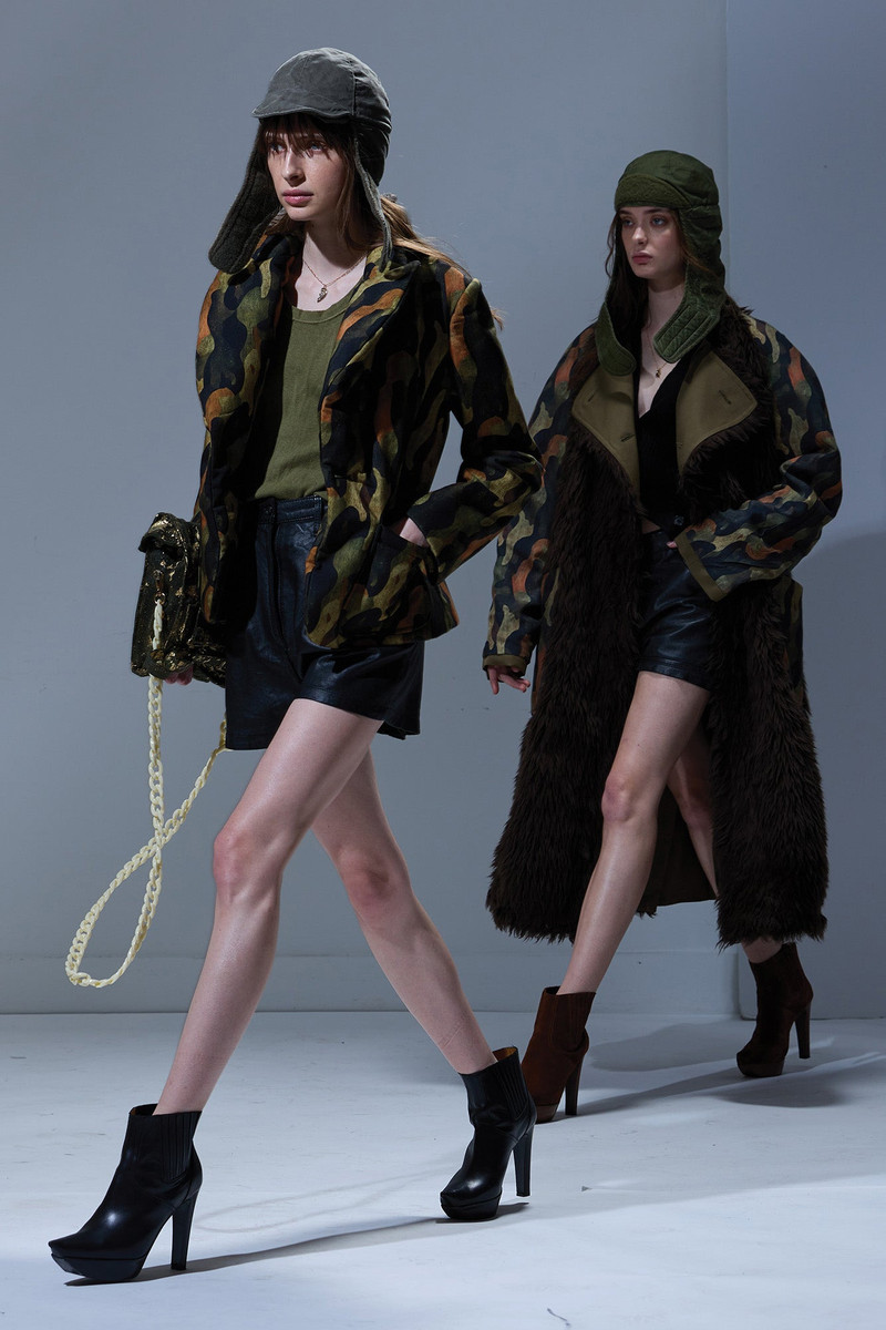 R13 PADDED PEAK LAPEL SHRUNKEN BLAZER outlook