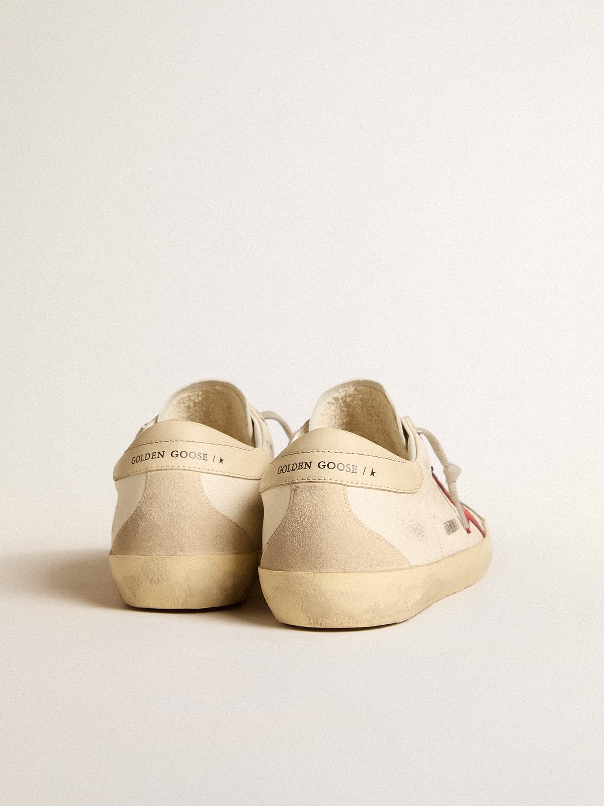 【GOLDEN GOOSE】Super Star Beige Tab Sneakers/全国送料込み Golden Goose Super-Star in nappa with red star and cream