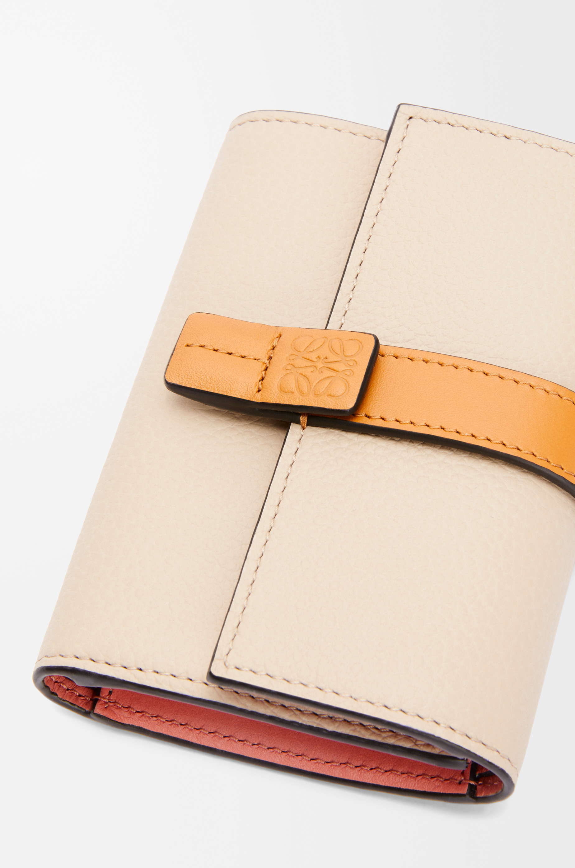Small vertical wallet in soft grained calfskin - 5