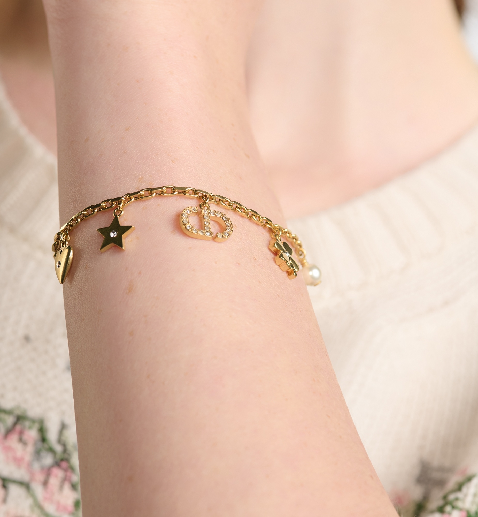Dior ブレスレット Petit CD Lucky Charms B2713WOMCY Dior Petit CD Lucky Charms Bracelet | REVERSIBLE