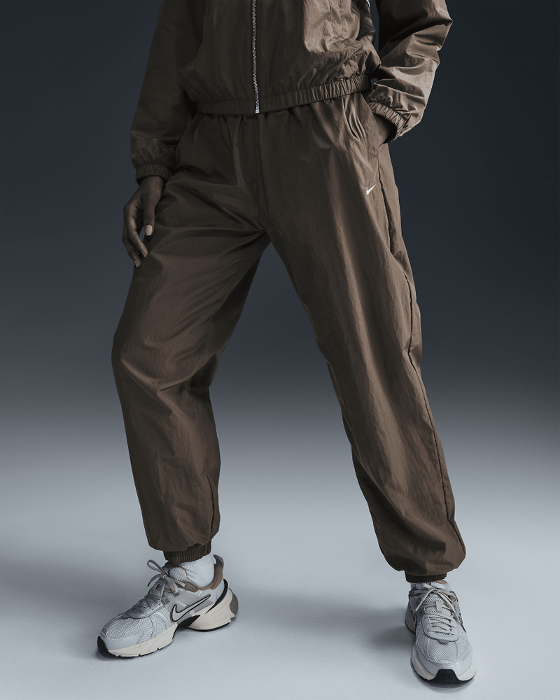 Nike Nike Sportswear Essential Women's Mid-Rise Oversized Woven Joggers outlook