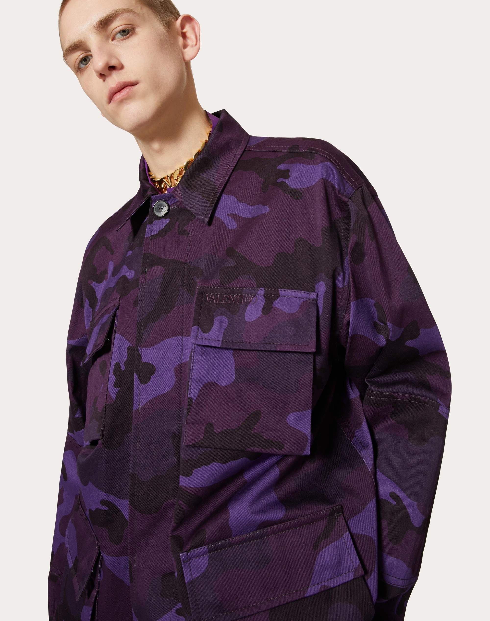 CAMOUFLAGE PRINT AND VALENTINO EMBROIDERY MULTI-POCKET COTTON OVERSHIRT - 5