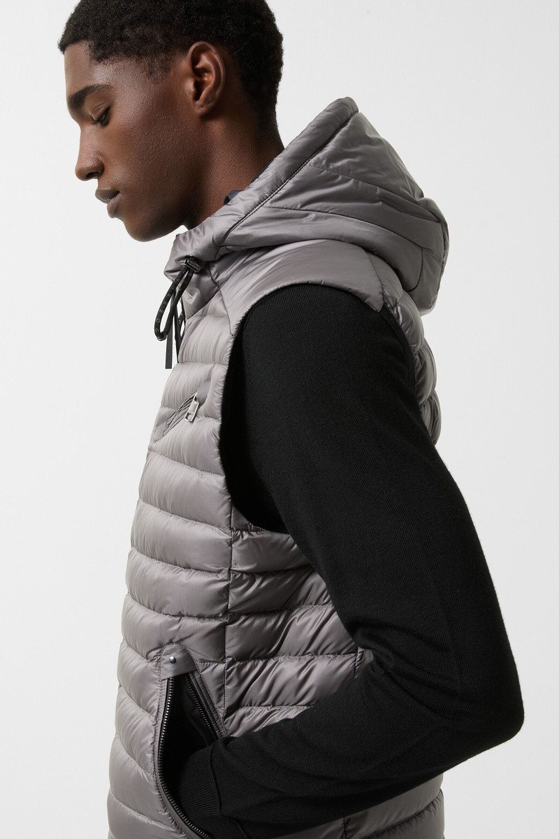 Lonne lightweight down vest in Gray 5