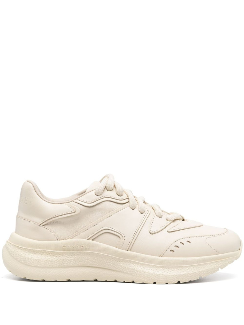 Mia Mantis sneakers 1