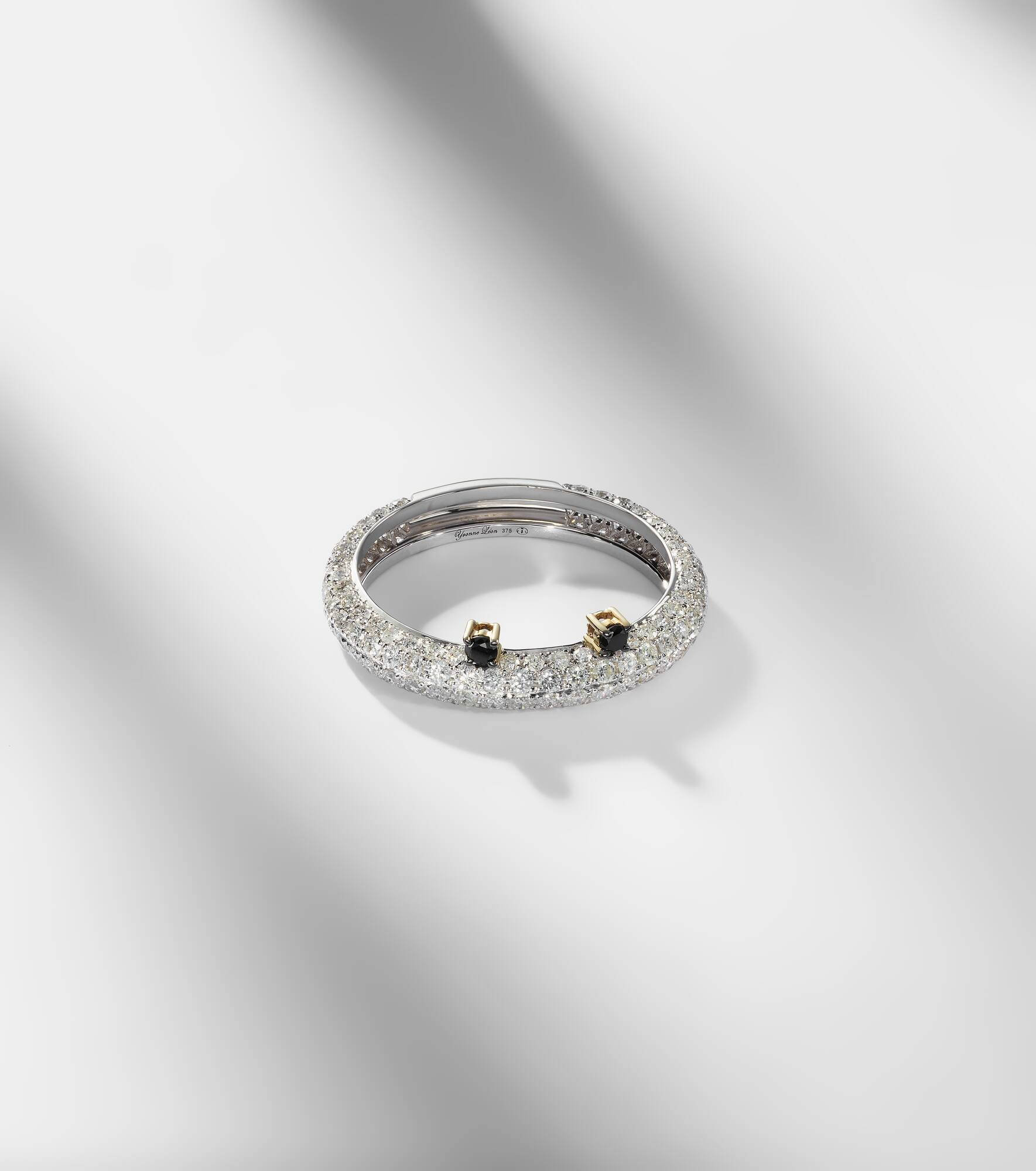 9kt white gold ring with black diamonds and grey diamonds - 5