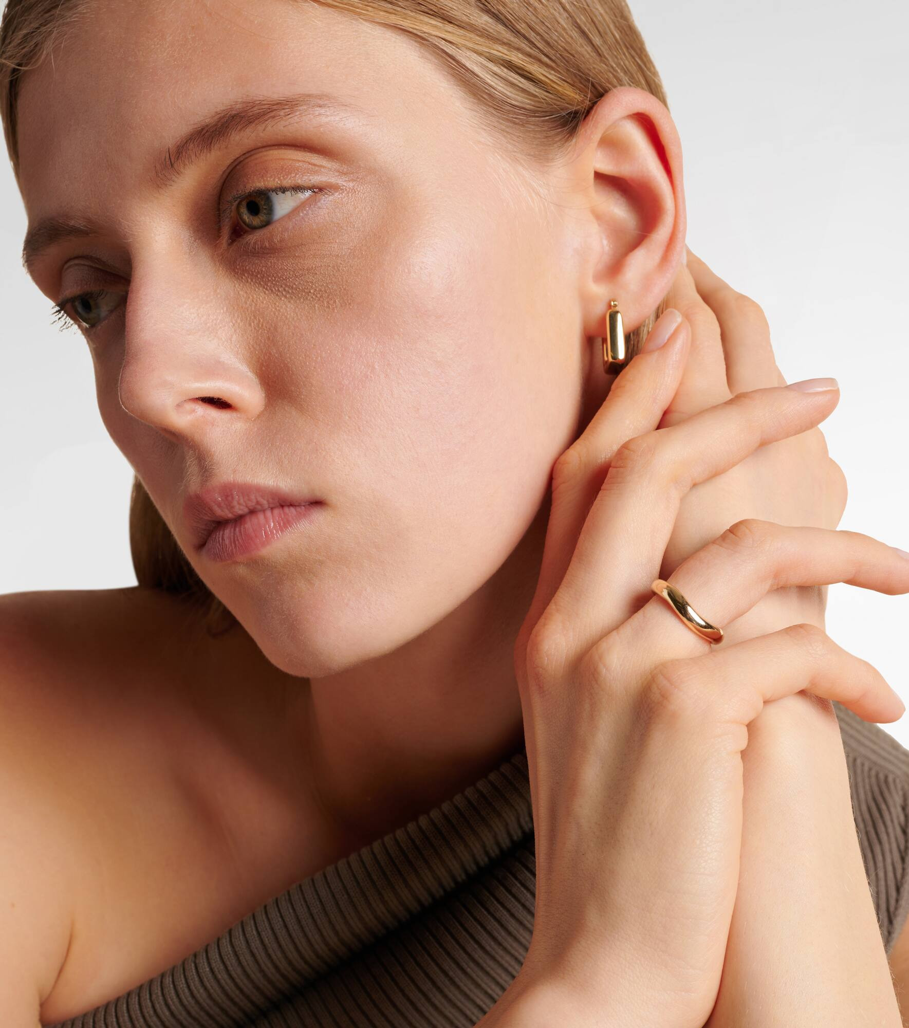 STONE AND STRAND Bold Merge 14kt gold ring | REVERSIBLE