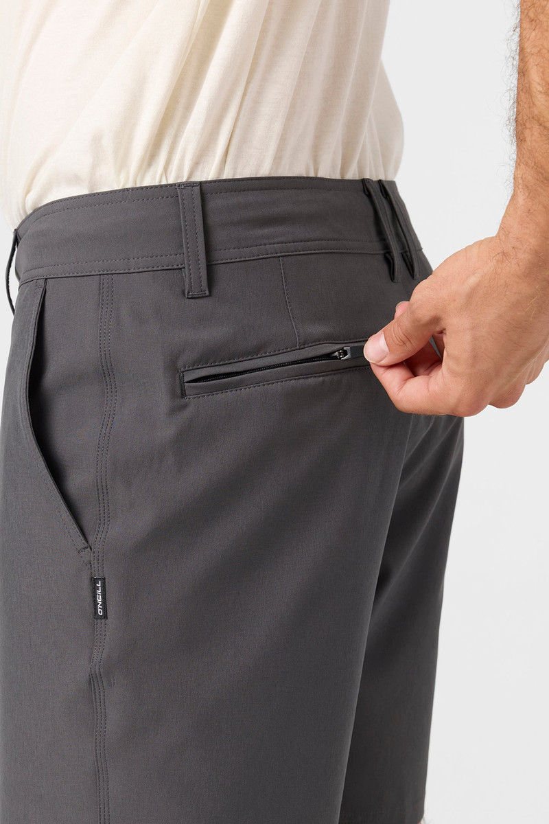 Reserve Solid 17" Hybrid Shorts 5