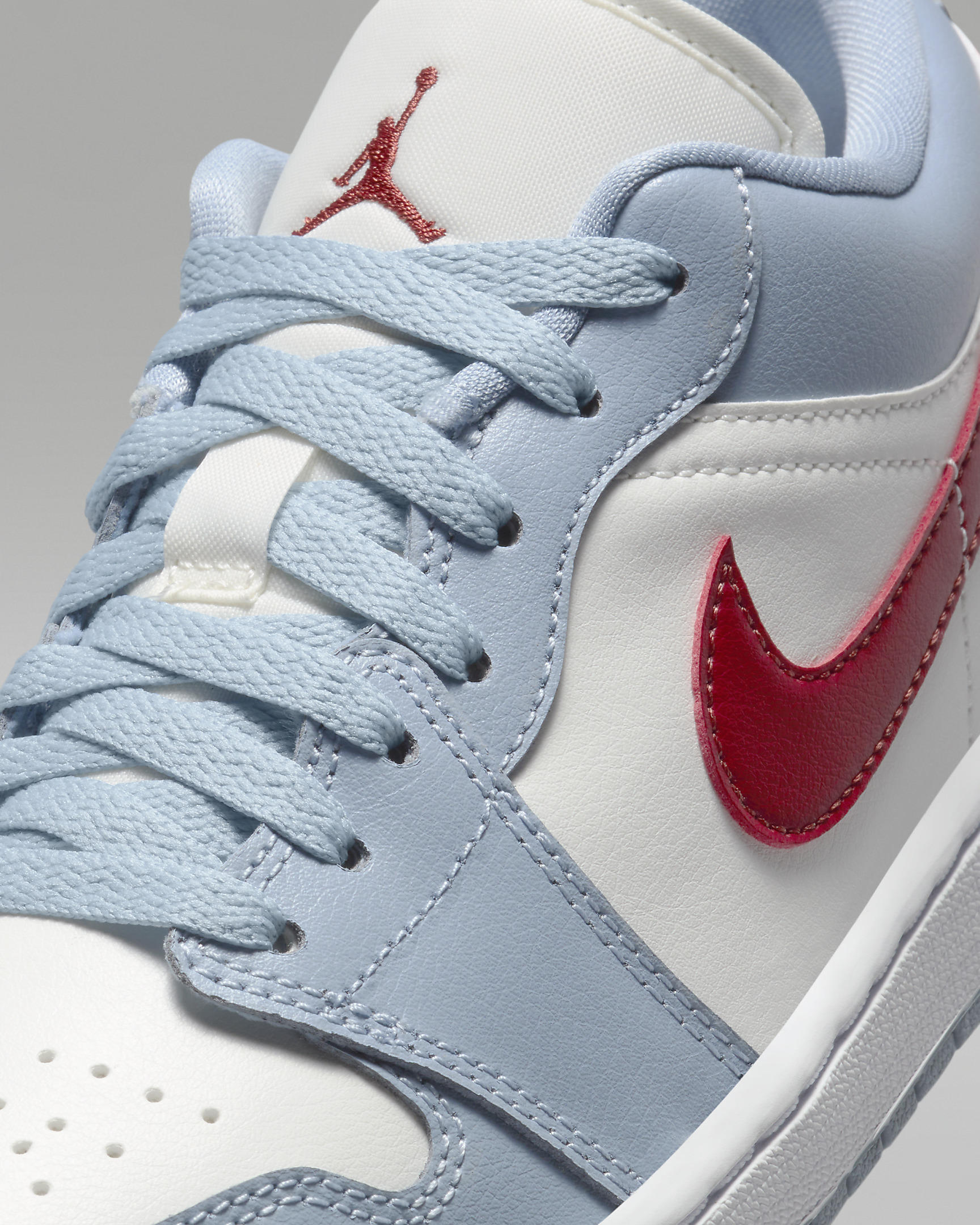 Air Jordan 1 Low Women's Shoes - 7