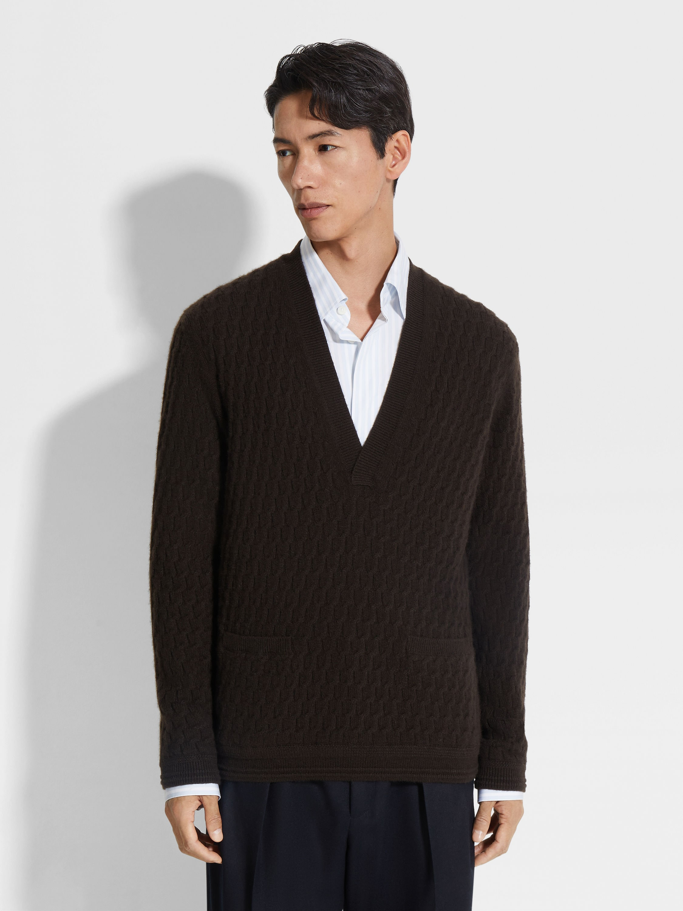 DARK BROWN OASI CASHMERE V-NECK - 4