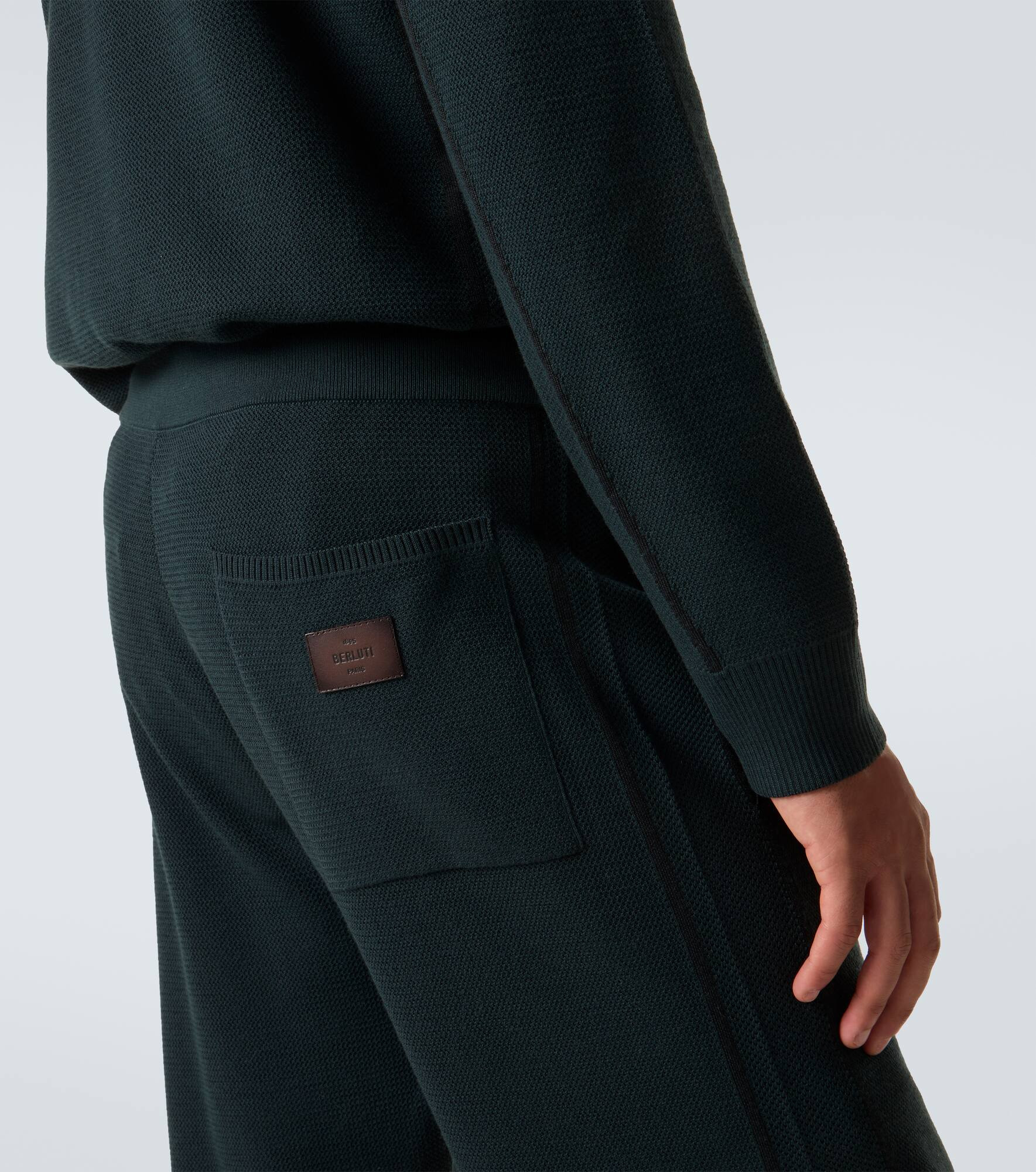 Wool and silk sweatpants - 6