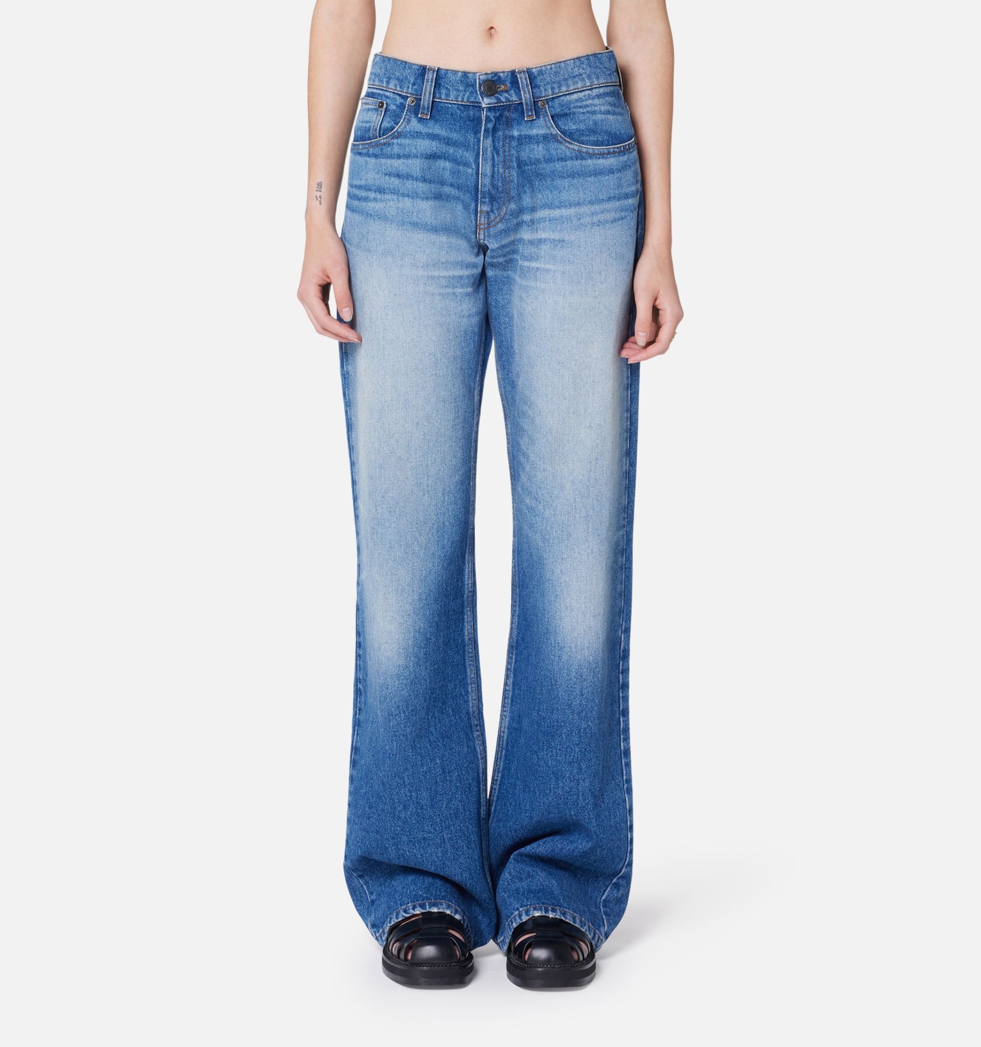 Boyfriend Fit Jeans - 2