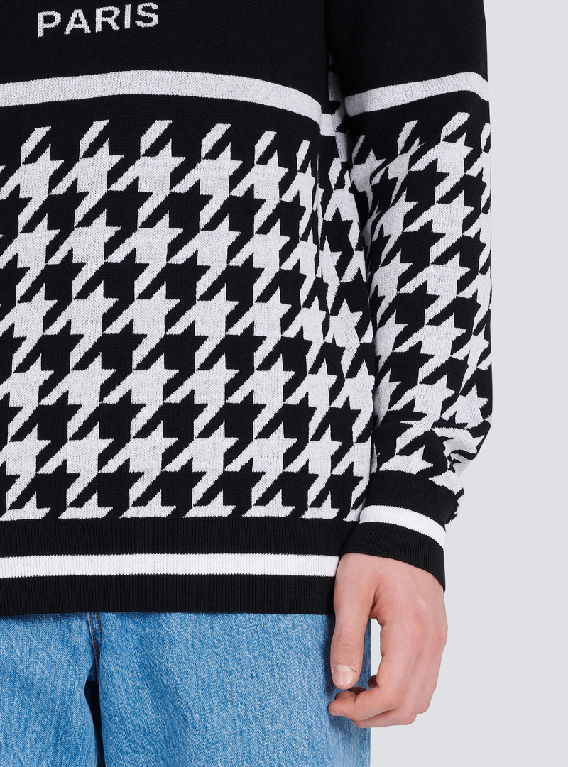 Houndstooth-patterned wool sweater 8