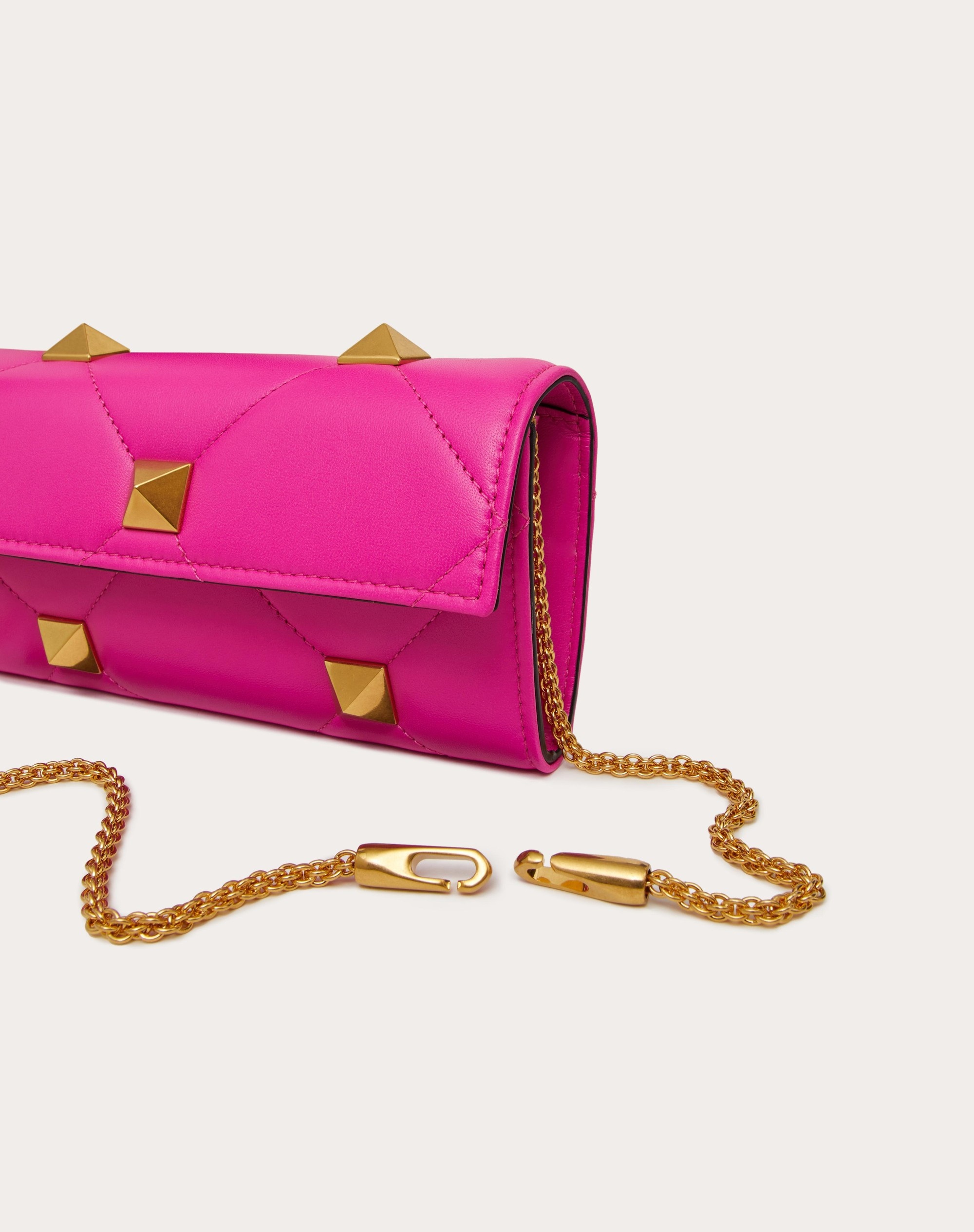 ROMAN STUD WALLET IN NAPPA LEATHER WITH CHAIN 2