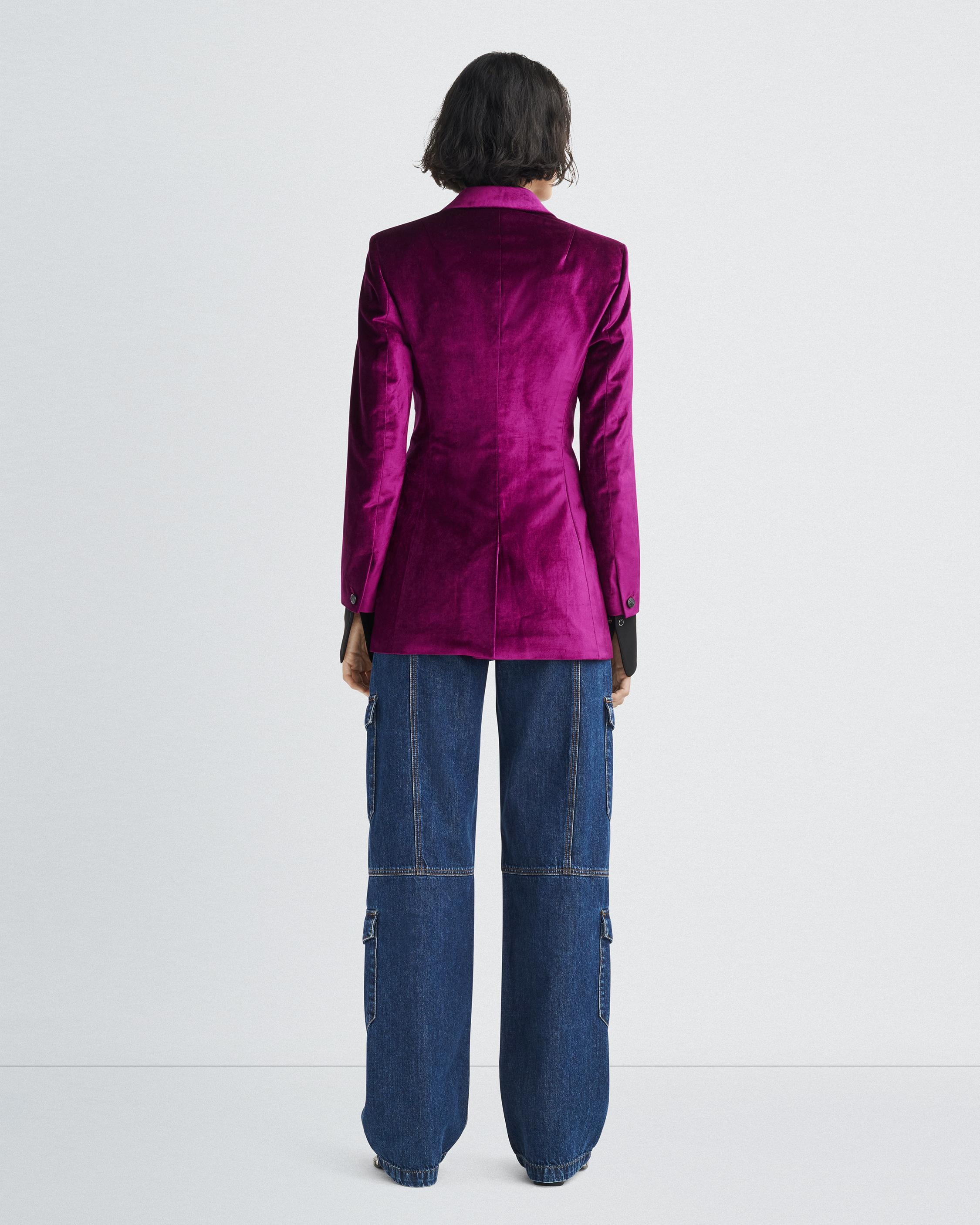 Opal Velvet Blazer
Classic Fit - 5