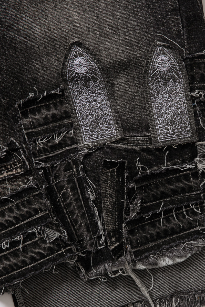 WHO DECIDES WAR PATCHED ARCH BLOWOUT DENIM SHORT outlook