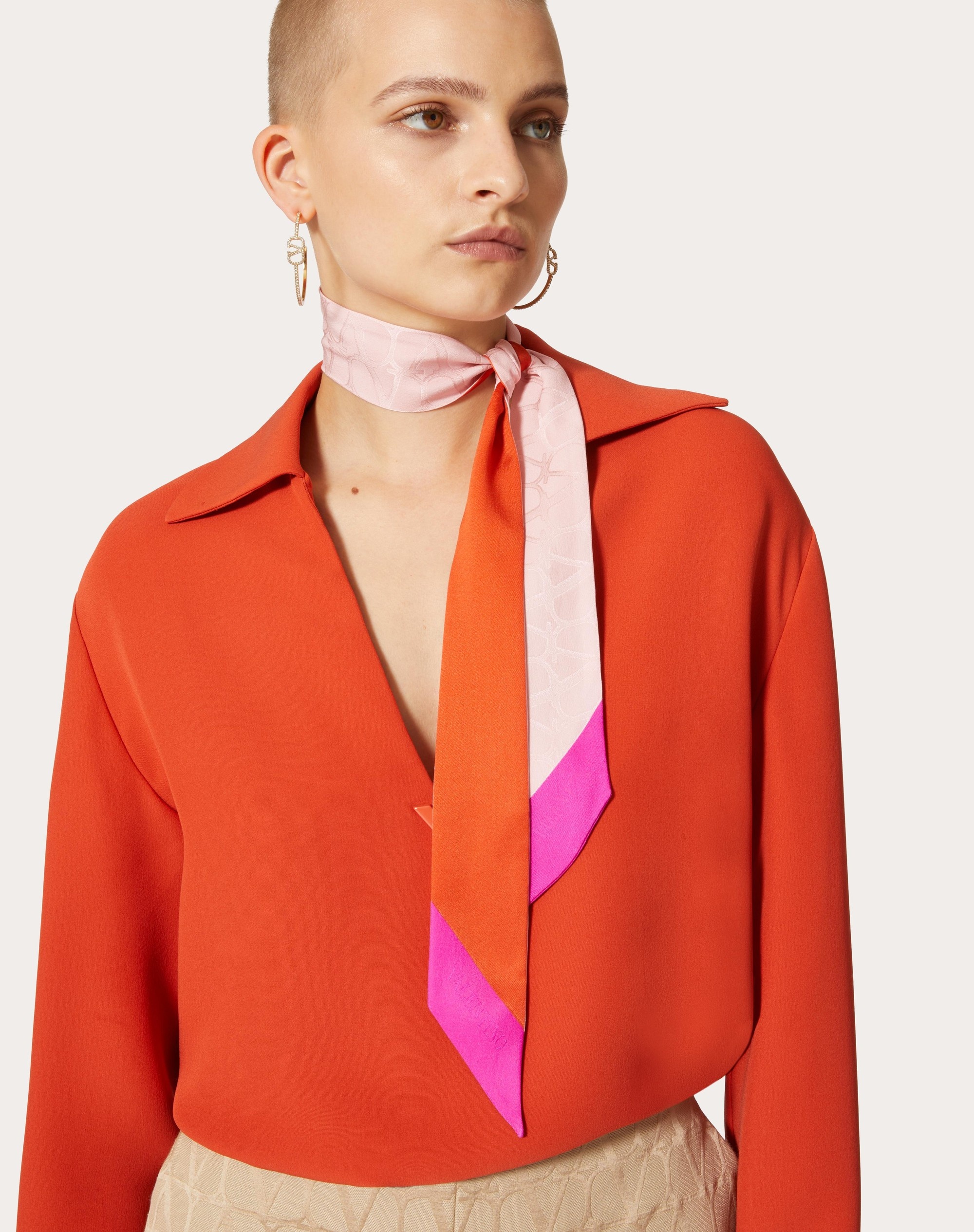 【Valentino】 Toile Iconographeシルクスカーフ Valentino TOILE ICONOGRAPHE SILK BANDEAU SCARF | REVERSIBLE