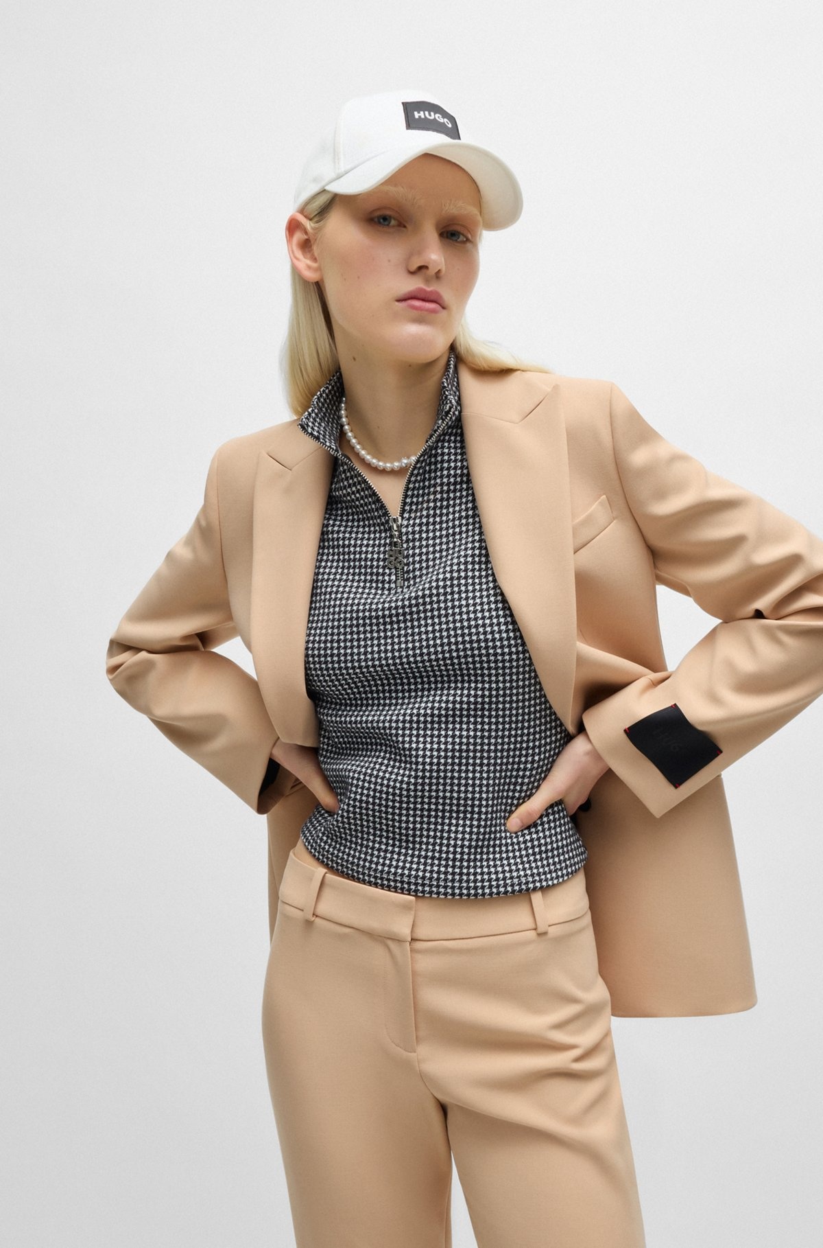 SINGLE-BREASTED BLAZER IN AN HOURGLASS SILHOUETTE - 6