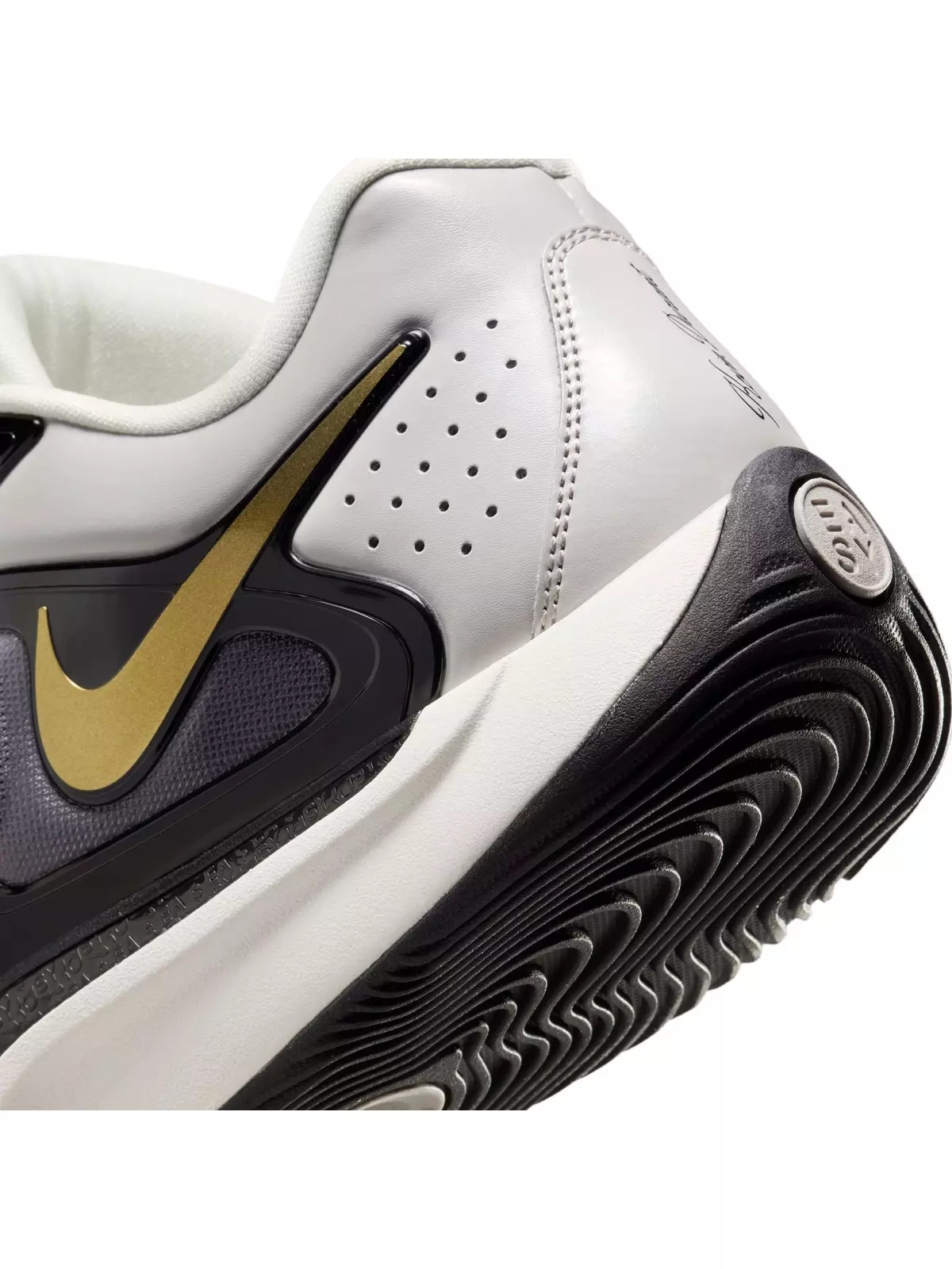 KD17 "NYE" Men's Basketball Shoe - 5