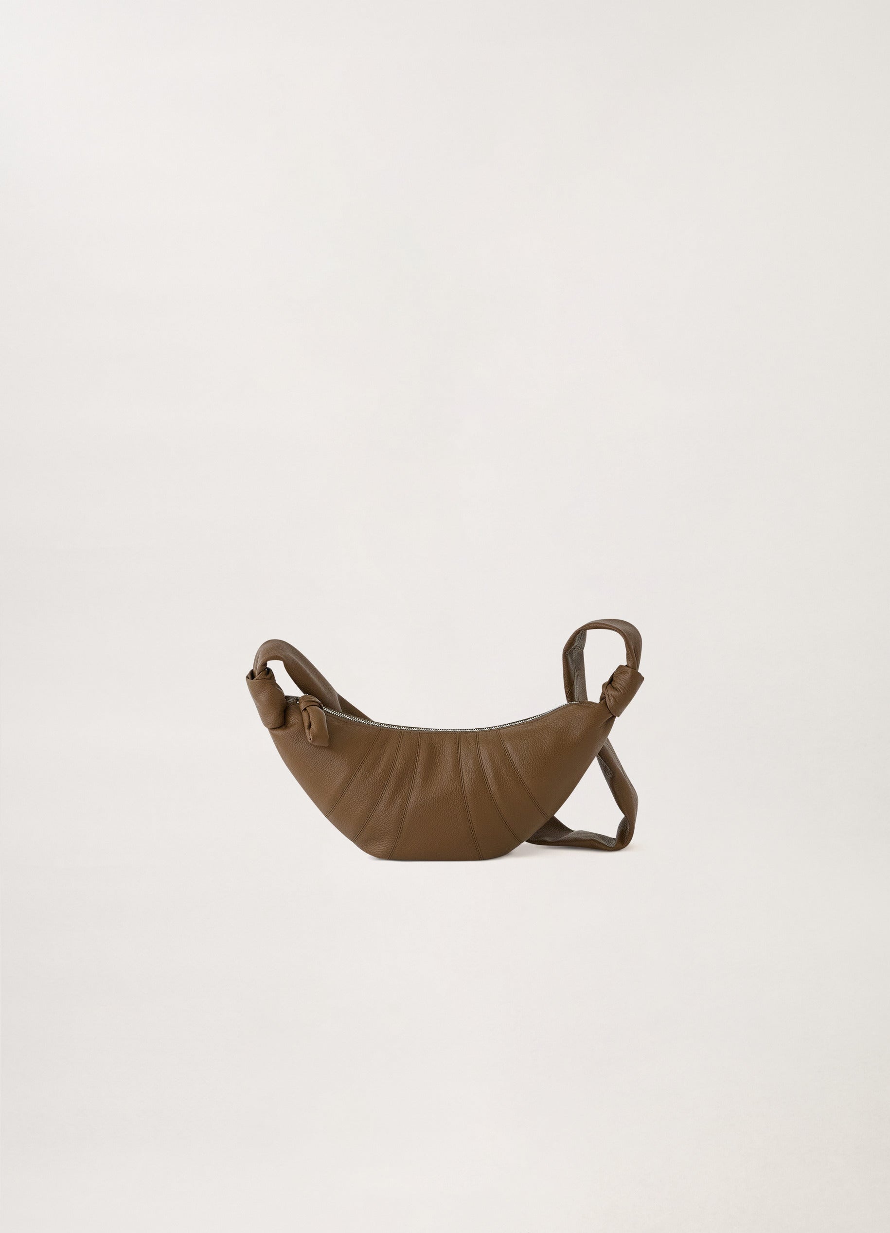 SMALL CROISSANT BAG
GRAINED LEATHER - 10