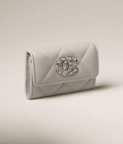CHANEL CHANEL 19 Flap Card Holder outlook