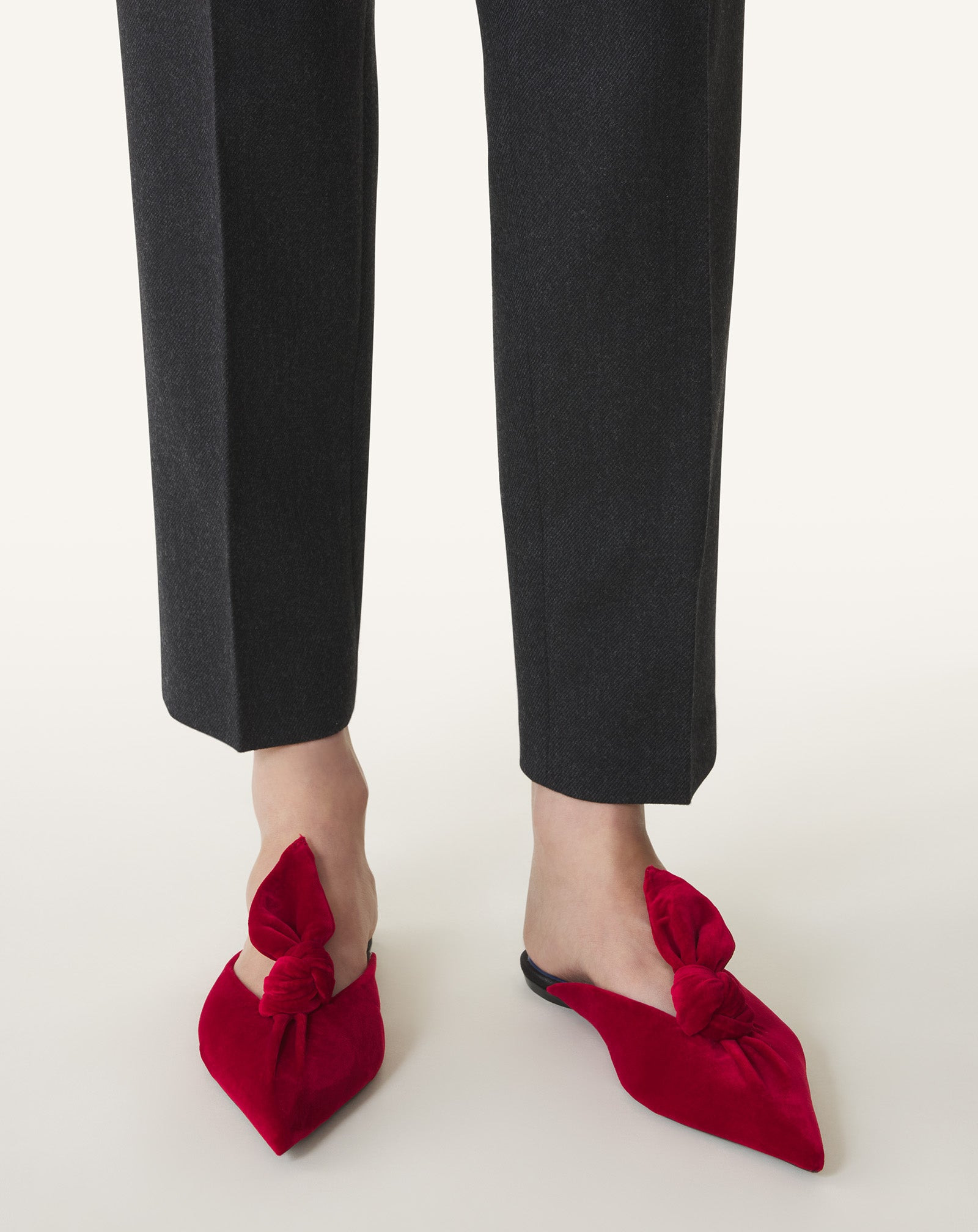 MIDNIGHT STEP VELVET BOW MULE - 6