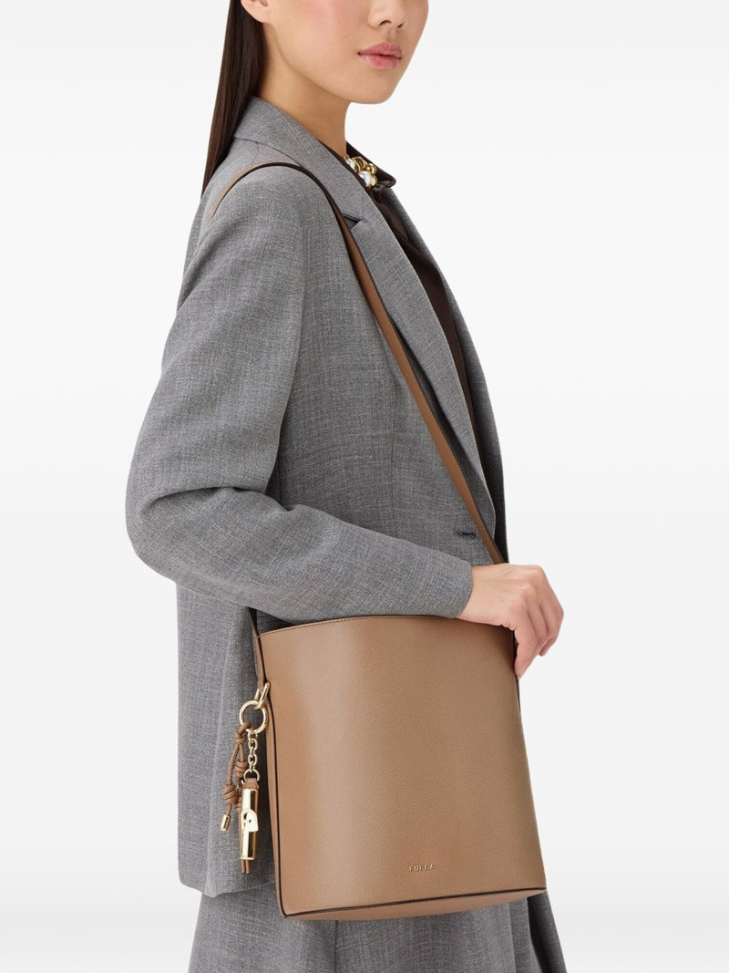 Roxie pendant bucket bag 1
