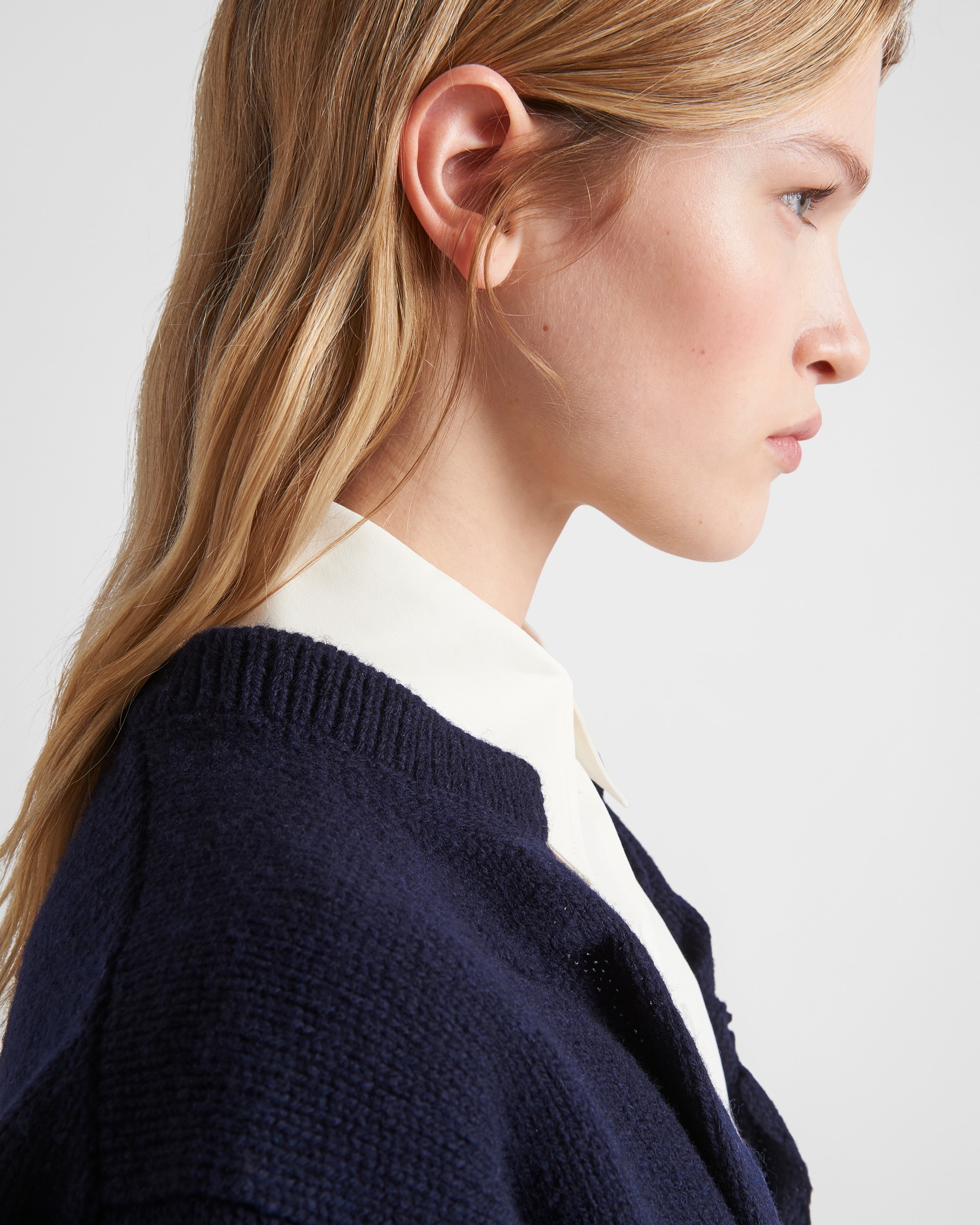 Wool and cashmere V-neck sweater - 4