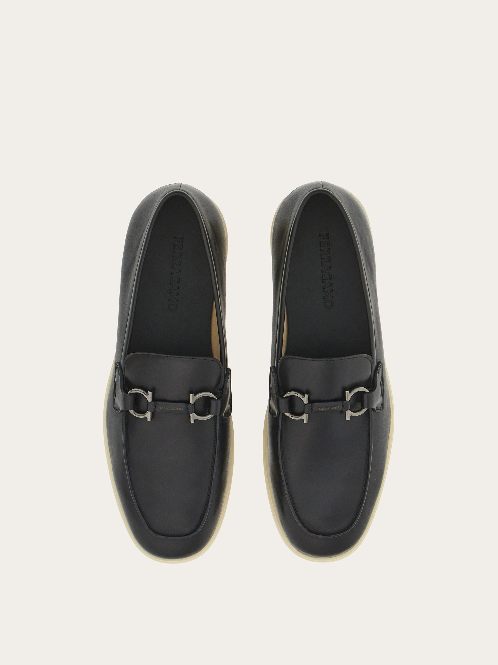 Casual loafer with Gancini ornament - 2