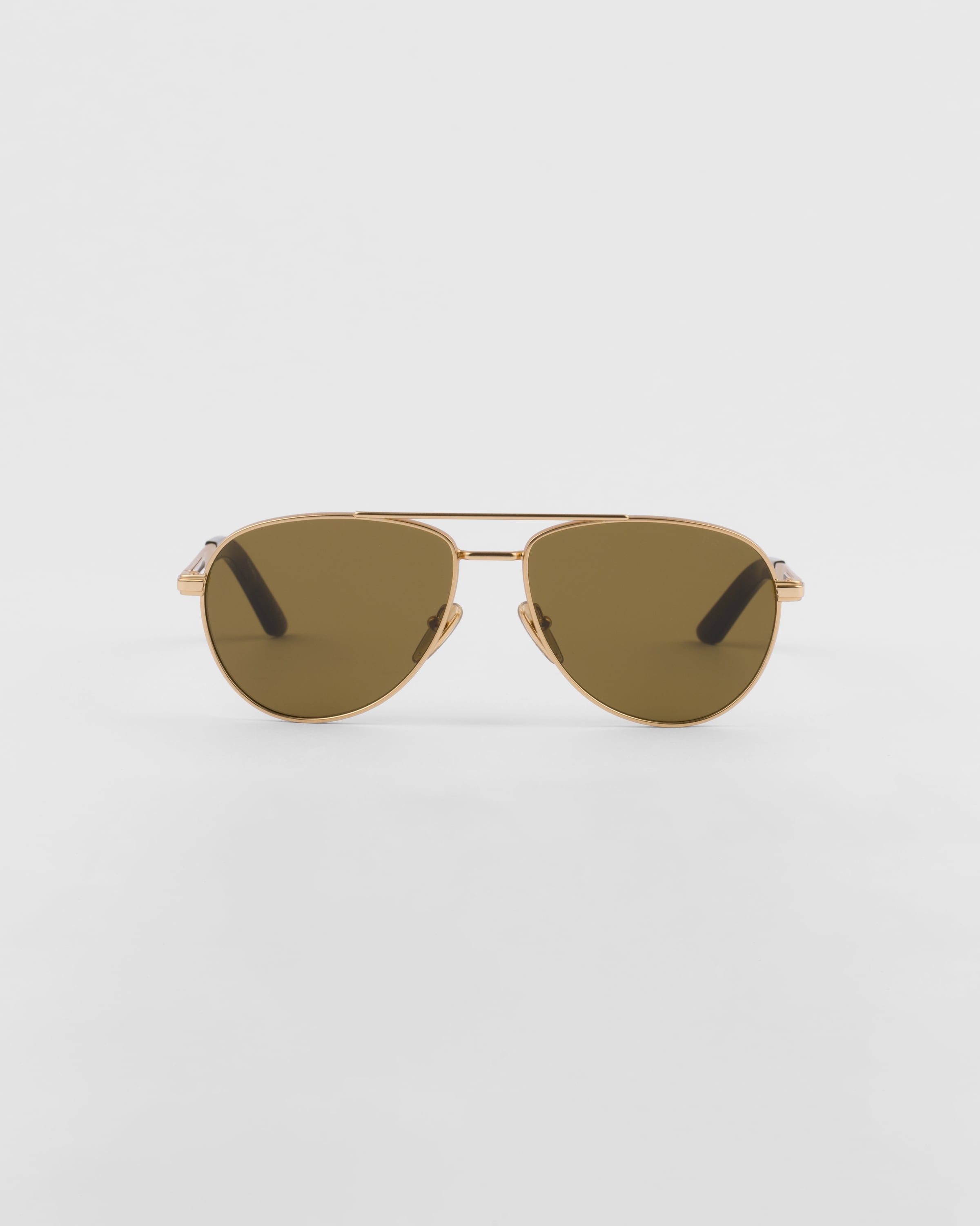 Sunglasses with iconic metal plaque - 1