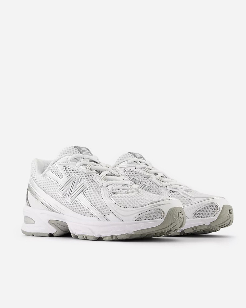 New Balance 740WM2 outlook