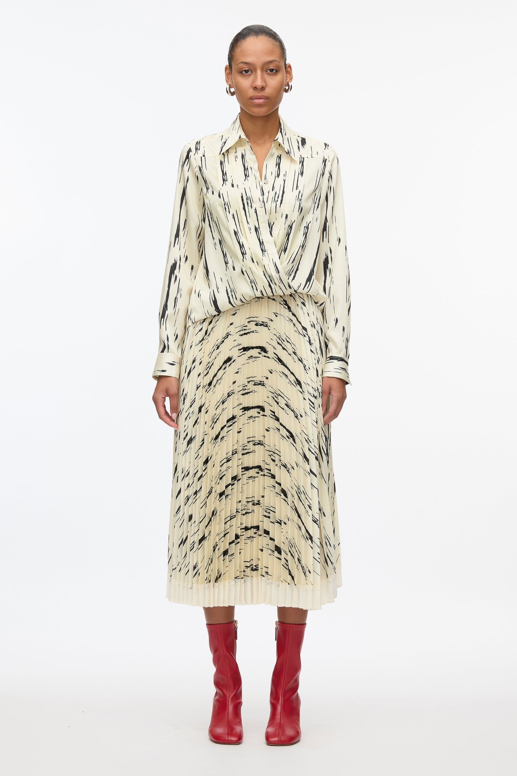 Abstract Wood Grain Crossover Draped Blouse - 2