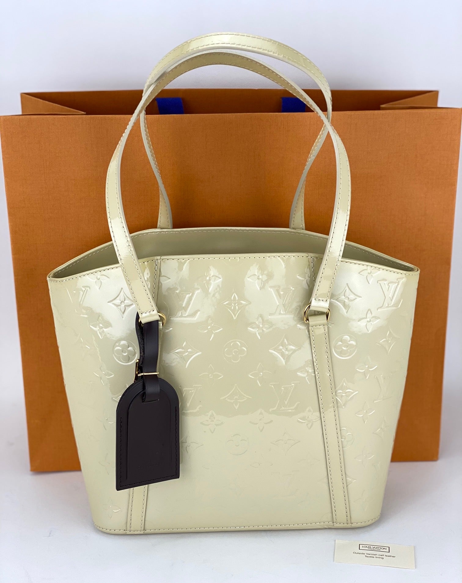 LOUIS VUITTON Monogram White Cream Vernis Avalon MM Tote Hand Shoulder Bag  Pre owned Leather ref.674080 - Joli Closet