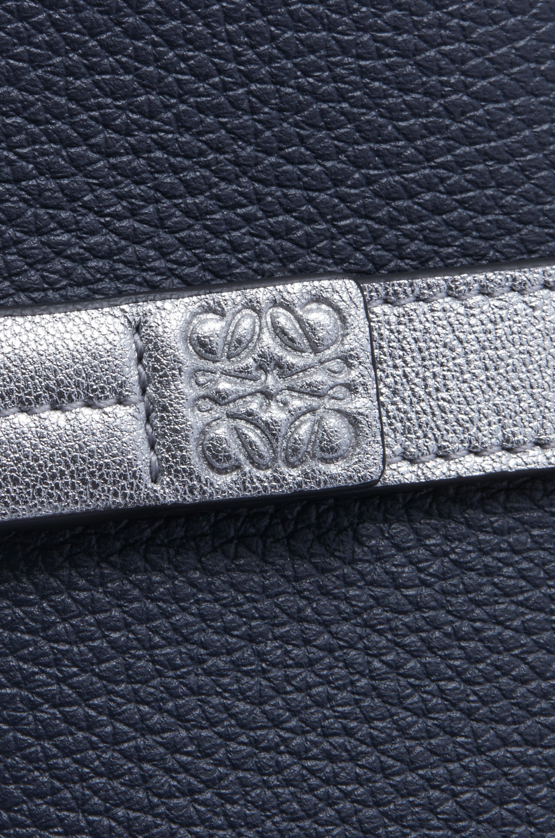 Trifold wallet in soft grained calfskin - 6
