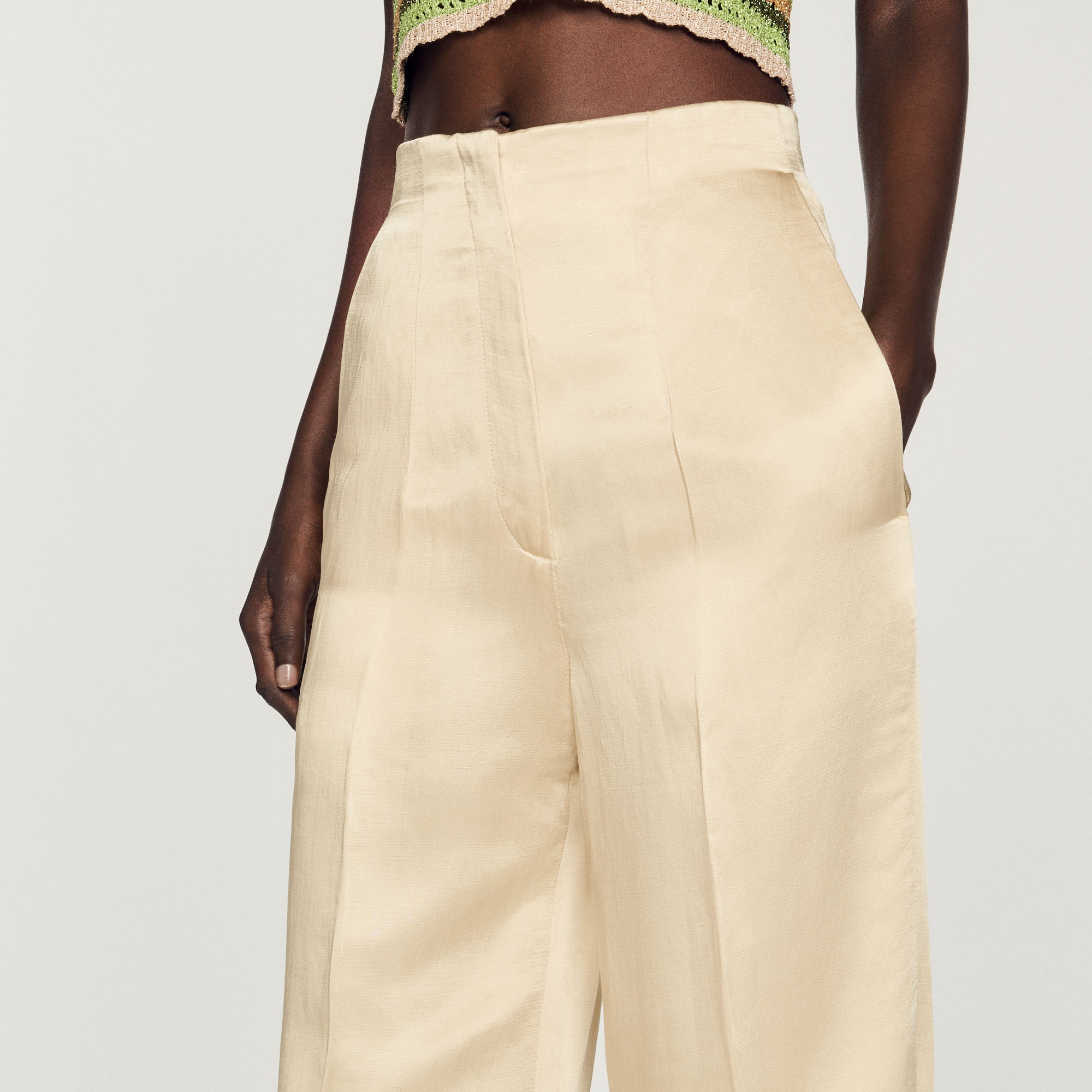 High-waisted pants - 4