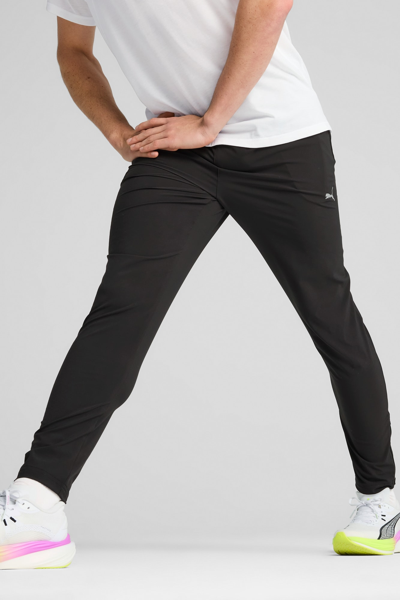 RUN VELOCITY TAPERED PANT Men - 3