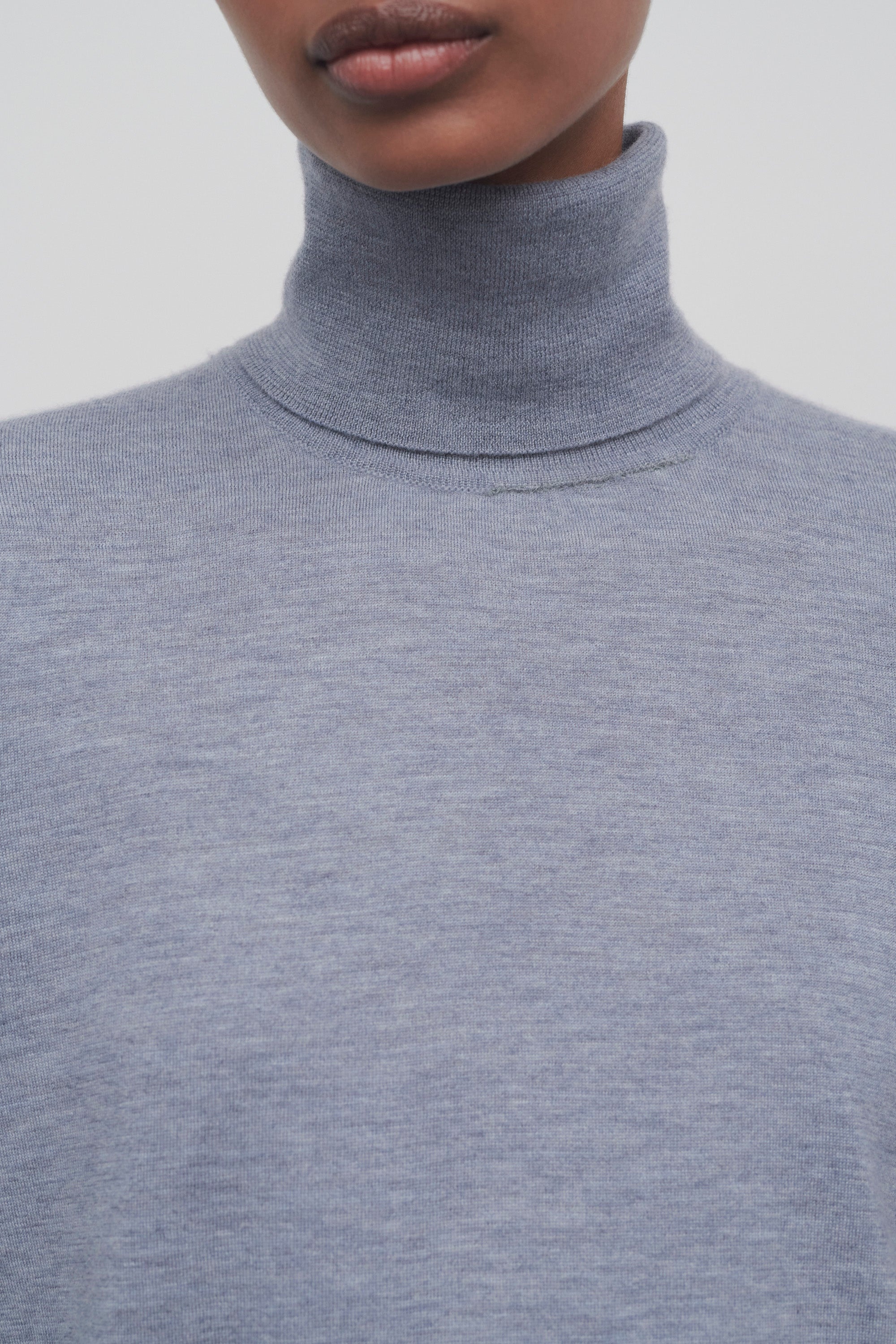 Hevos Turtleneck in Cashmere - 6