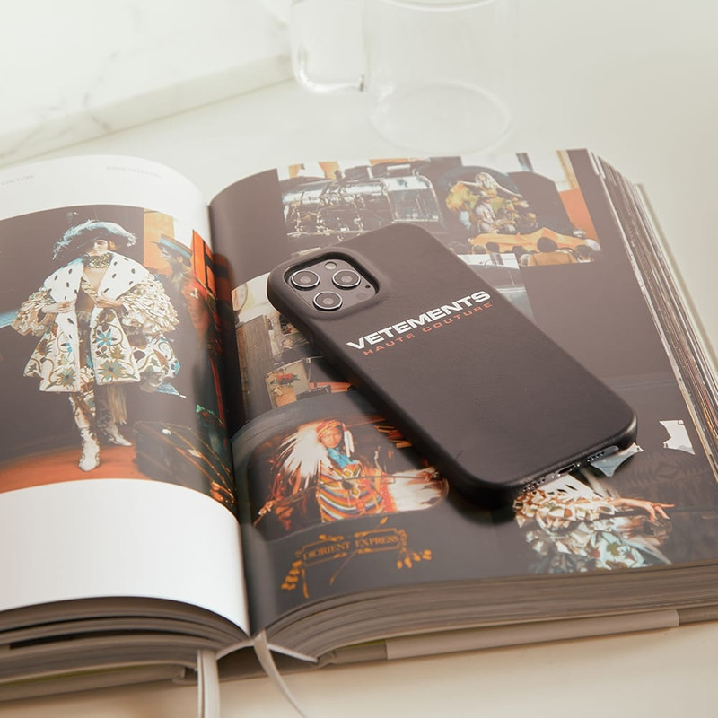 VETEMENTS VETEMENTS Logo Haute Couture iPhone 12 Pro Max Case outlook
