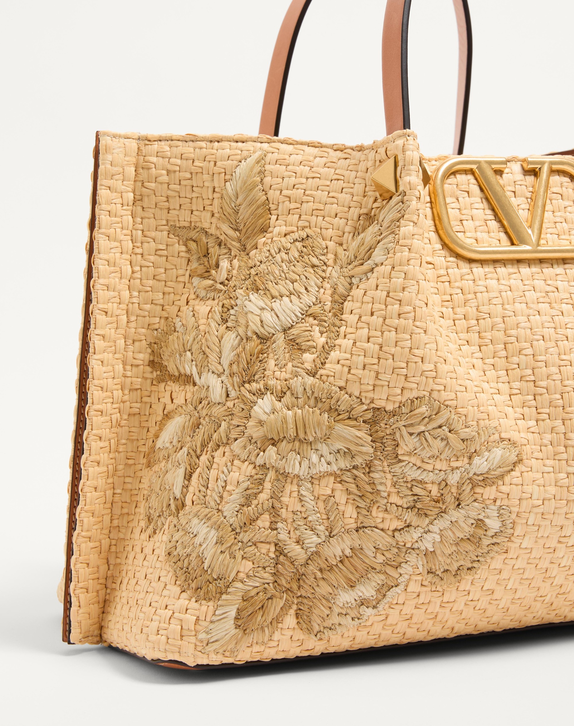 トートバッグ VALENTINO TWO-TONE RAFFIA MEDIUM SHOPPING BAG Valentino Garavani Medium Shopping Tote Bag in Synthetic