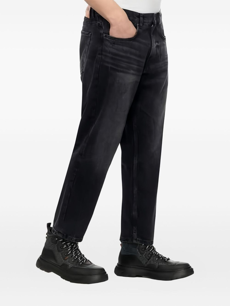 button-fastening jeans 3