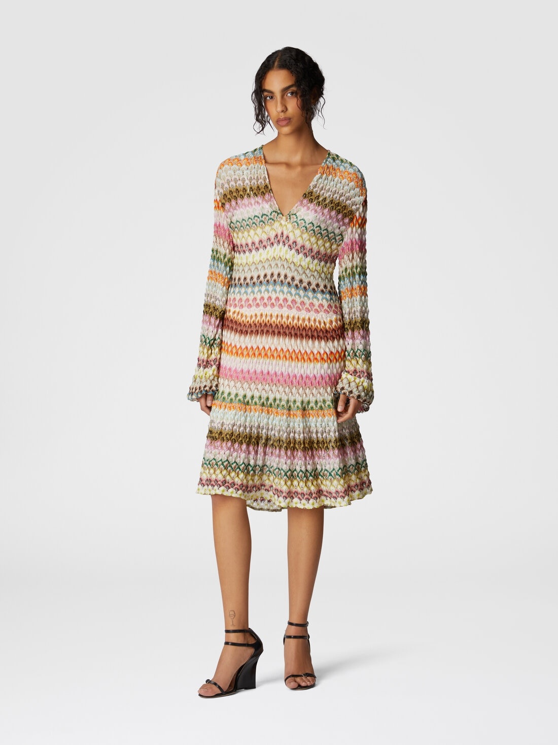 Long sleeve short dress with zig zag lace pattern - 2