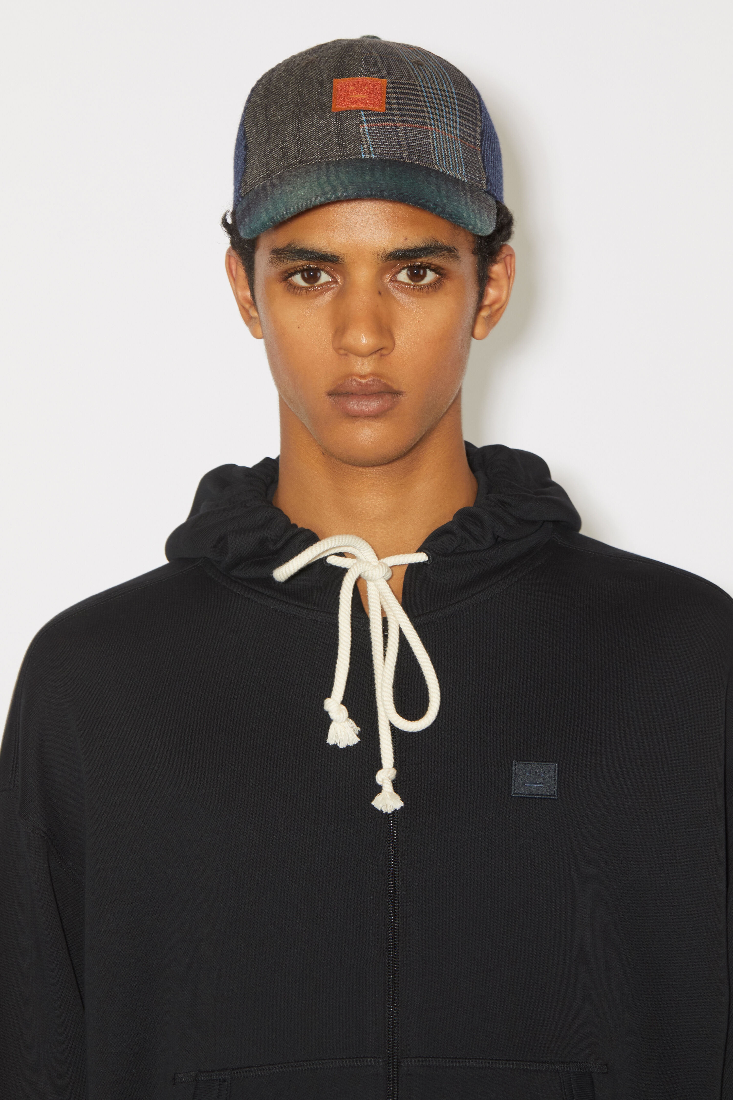 Hooded zip sweater - Black - 4