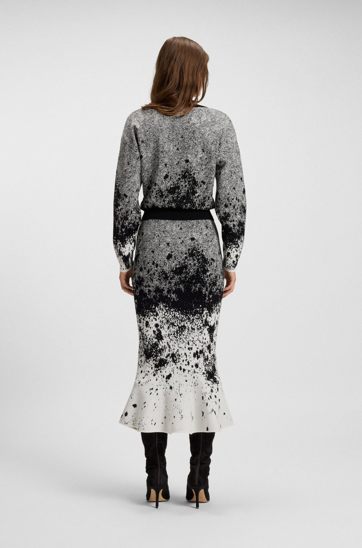 KNITTED TULIP SKIRT IN LUSTROUS STRETCH FABRIC - 4