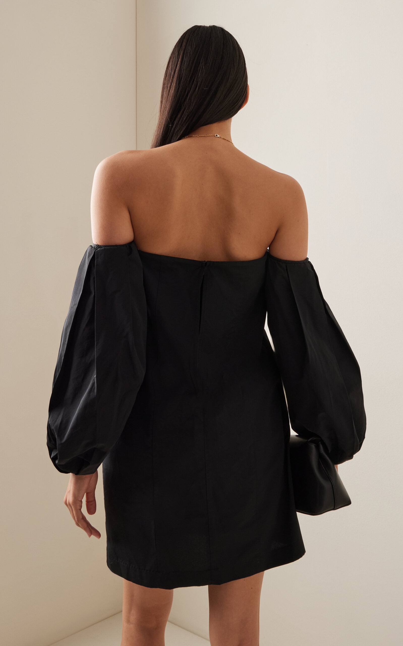 Off-The-Shoulder Crepe Mini Dress black - 4