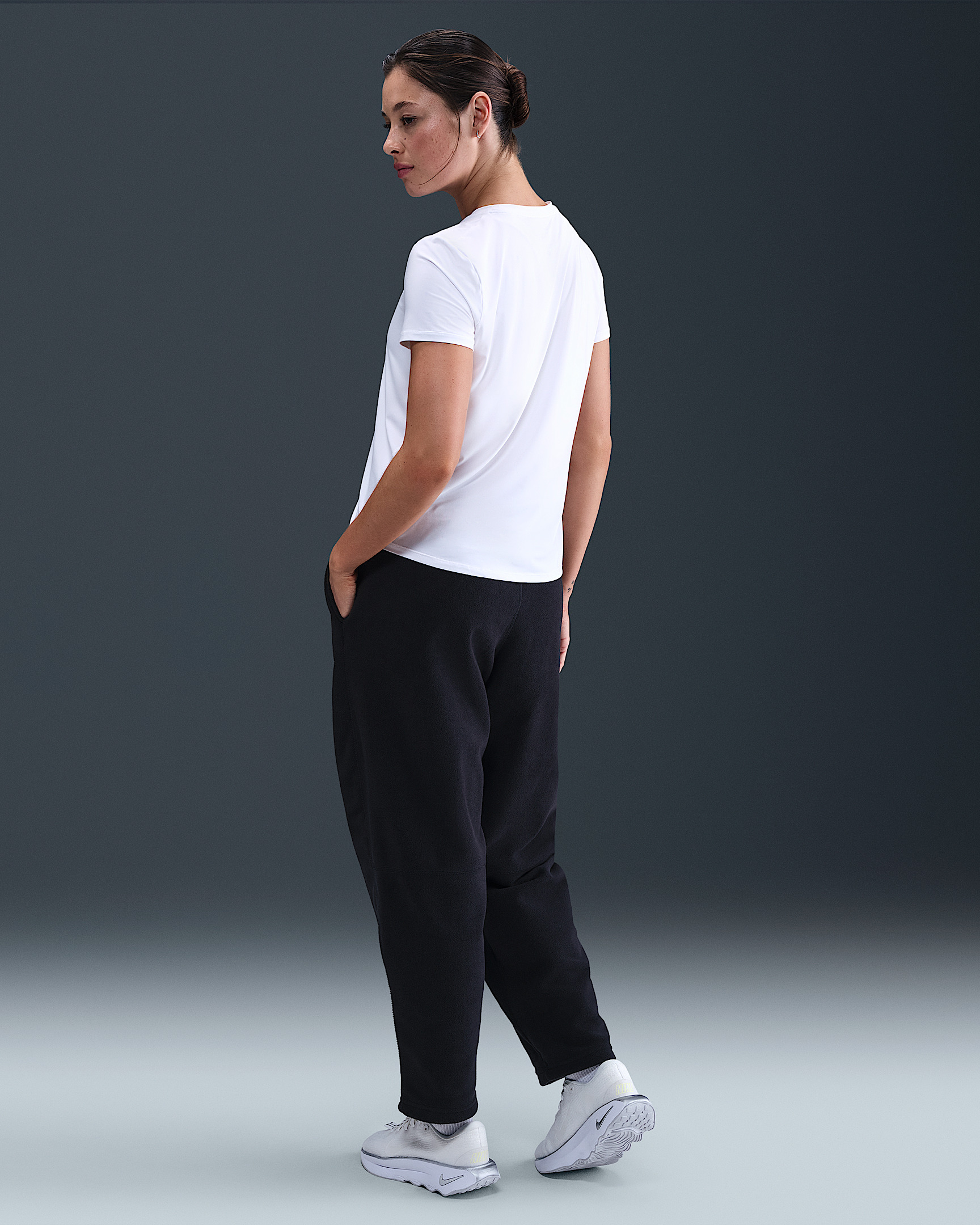 Nike One Women's Therma-FIT Mid-Rise Fleece Pants - 4