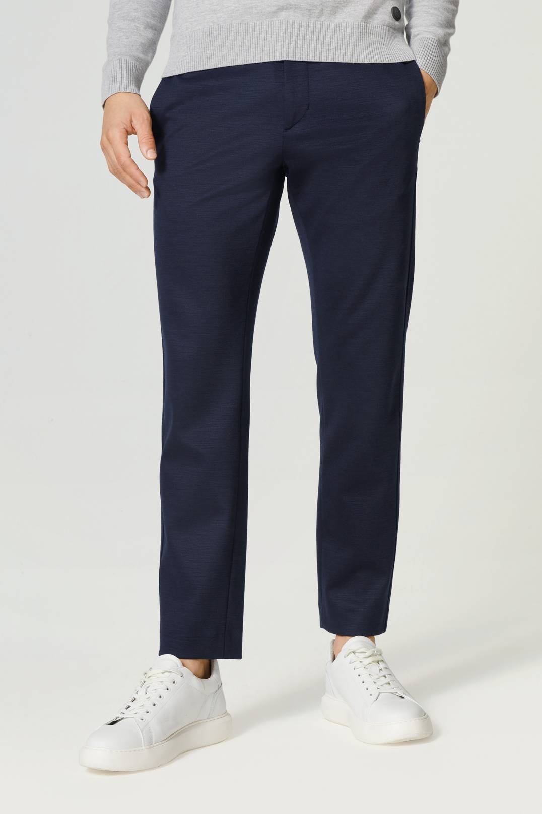 RILEY CHINOS IN NAVY BLUE - 2