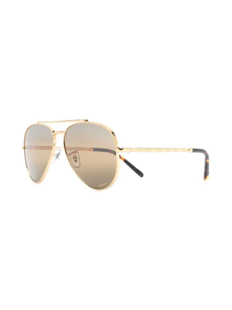 Ray-Ban mirrored-lens aviator sunglasses outlook