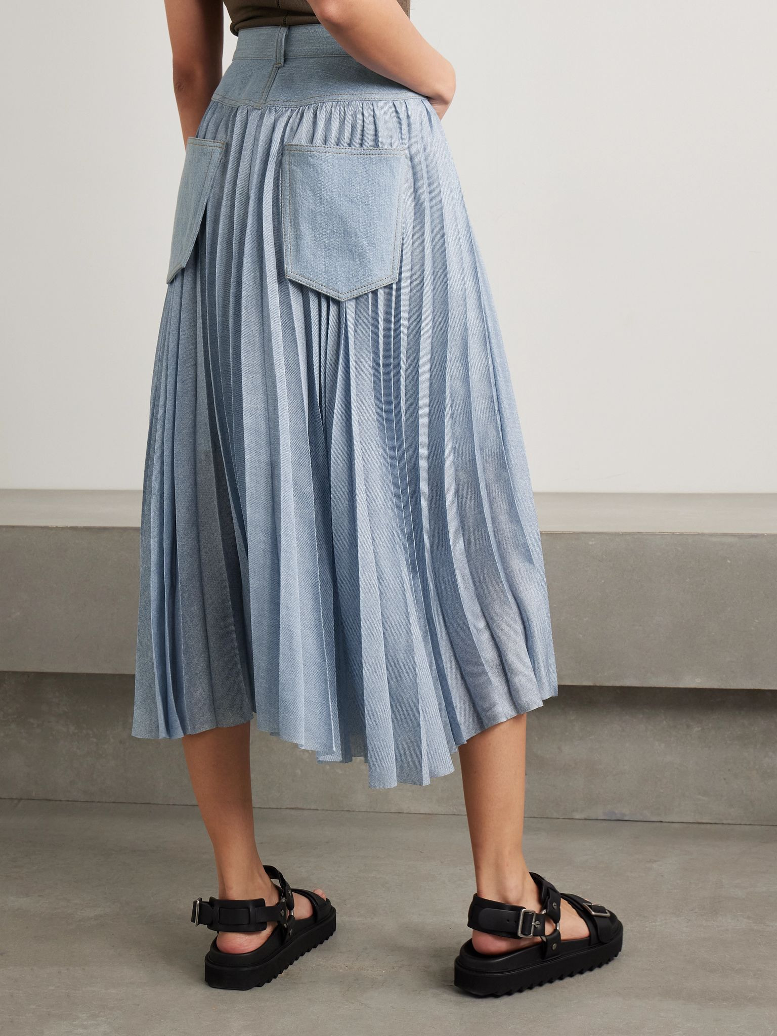 Wrap-effect denim-paneled pleated printed crepe de chine midi skirt Light blue - 4