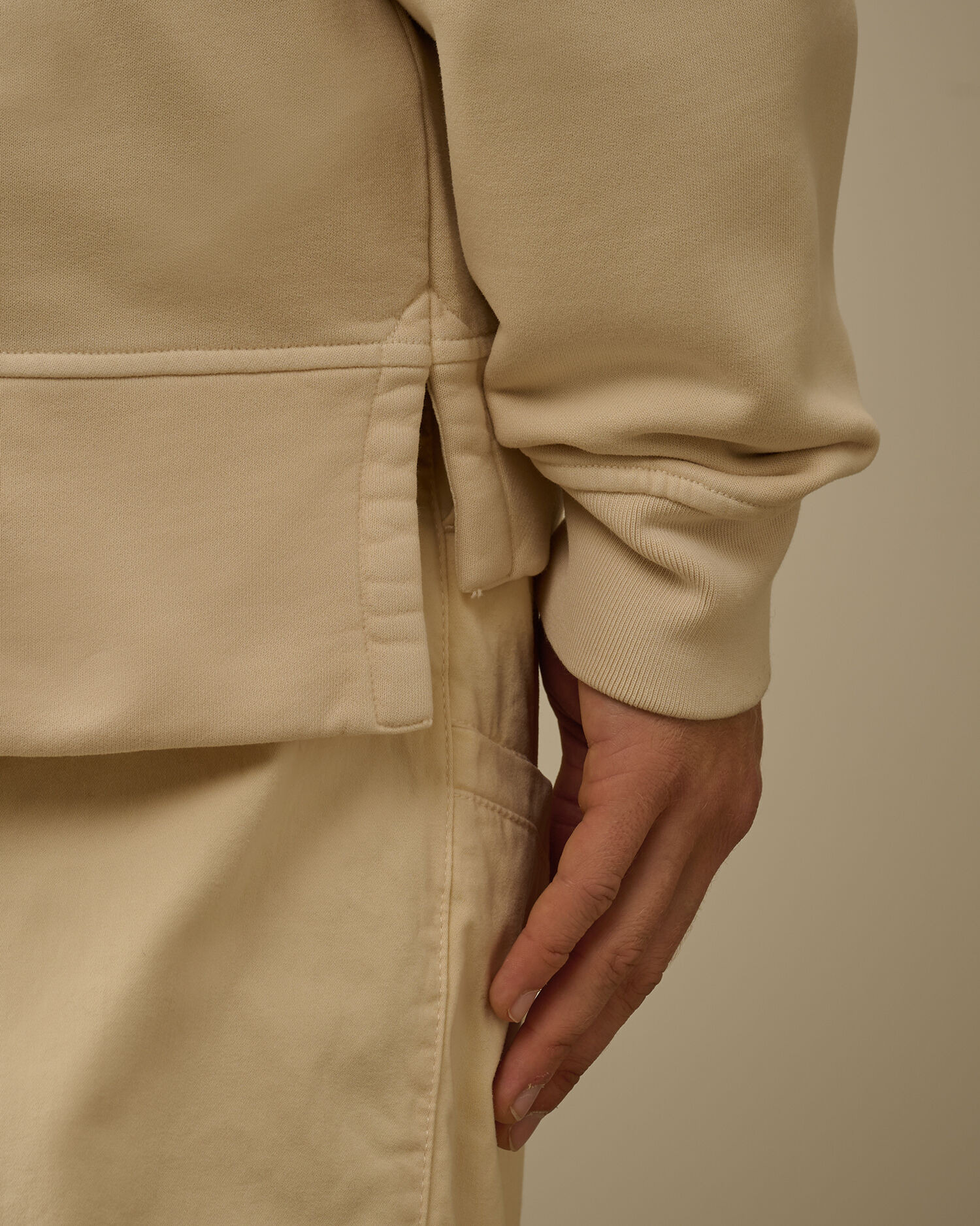 Brushed and Emerized Diagonal Fleece Boxy Goggle Sweatshirt - 6