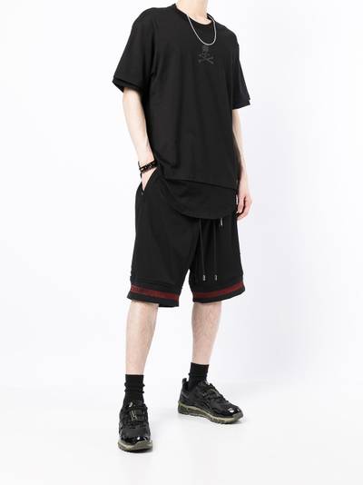 MASTERMIND WORLD skull-print logo-hem shorts outlook