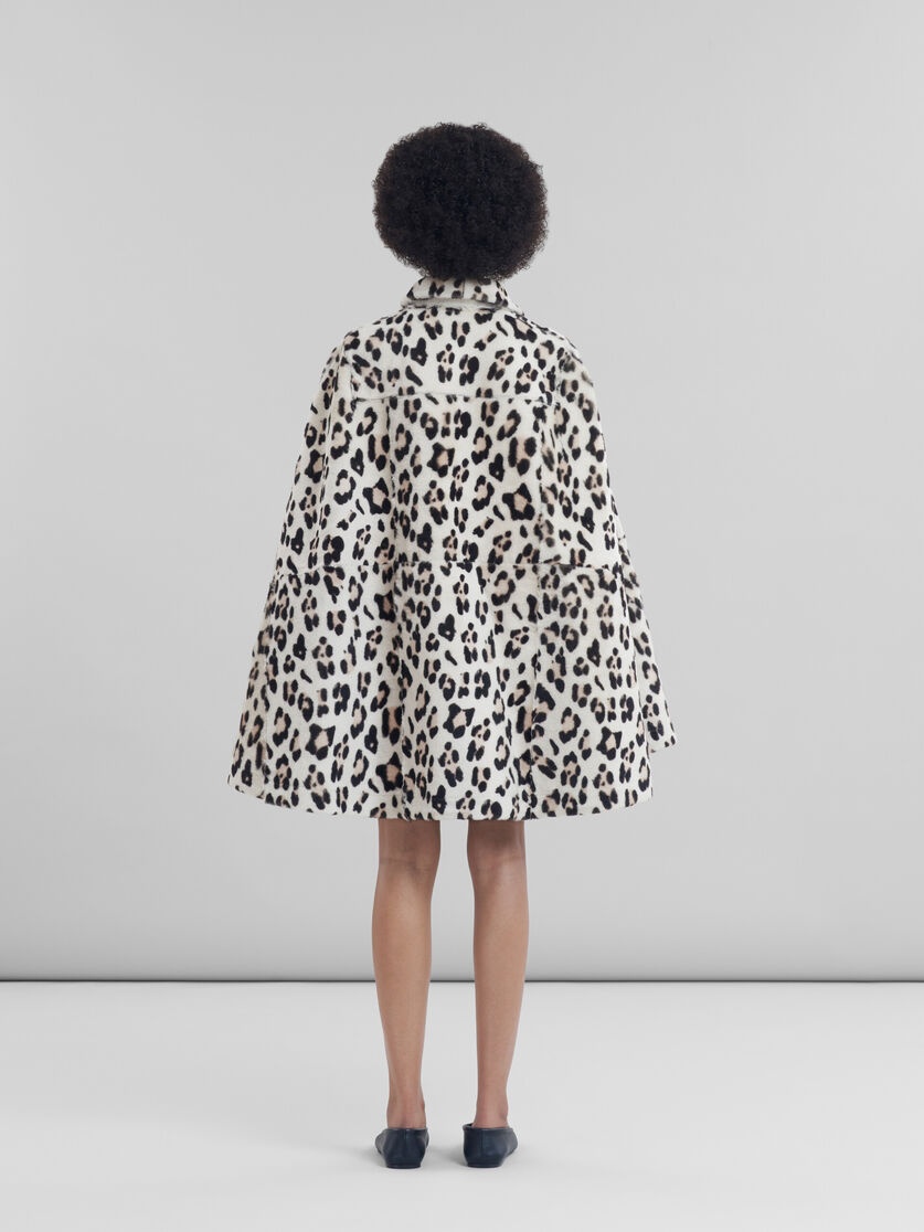 SHORN SHEARLING CAPE WITH ANIMALIER PRINT - 3